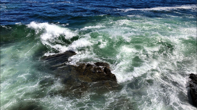 2018 | Kapstadt | Foreshore, «Green Point Promenade»: Etwas «nervöse» Flut. Spannend, so nahe dabei zu sein. Und manchmal «nass» überrascht zu werden.