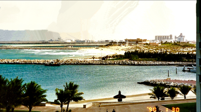 1988 | Dubai | Jebel Ali Beach Resort: Hotel-eigener Jachthafen. Im Hintergrund die Sommer-Residenz der Herscherfamilie.