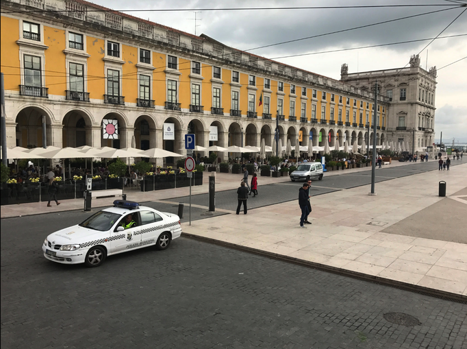 Lissabon '16 | Die «Praça do Comércio» gehört neben dem «Rossio» und der «Praça da Figueira» zu den 3 wichtigsten Plätzen innerhalb der «Baixa Pombalina», des aufgrund des Erdbebens von 1755 neu gebauten innerstädtischen Bereichs.