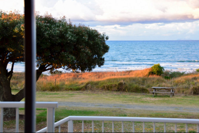 2015 | Neuseeland | «Ohope Beach», Whakatane, Bay of Plenty: «Strandhaus-Terrassenblick».