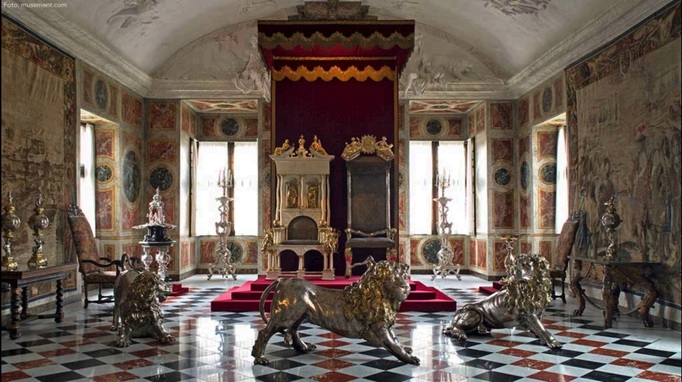 Kopenhagen '21 | Schloss «Rosenborg» im Stadtzentrum. Mitten im Park «Kongens Have» bewacht die Leibgarde die Schatzkammer Dänemarks, die seit 400 Jahren die wertvollsten Schätze der dänischen Königinnen und Könige beherbergt.
