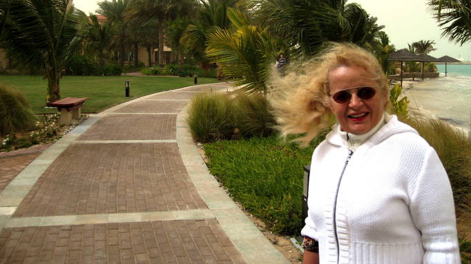 2007-2013 | AbuDhabi | AbuDhabi Beach Ressort: Spaziergang im Hotelpark. Es kommt ein Unwetter auf.