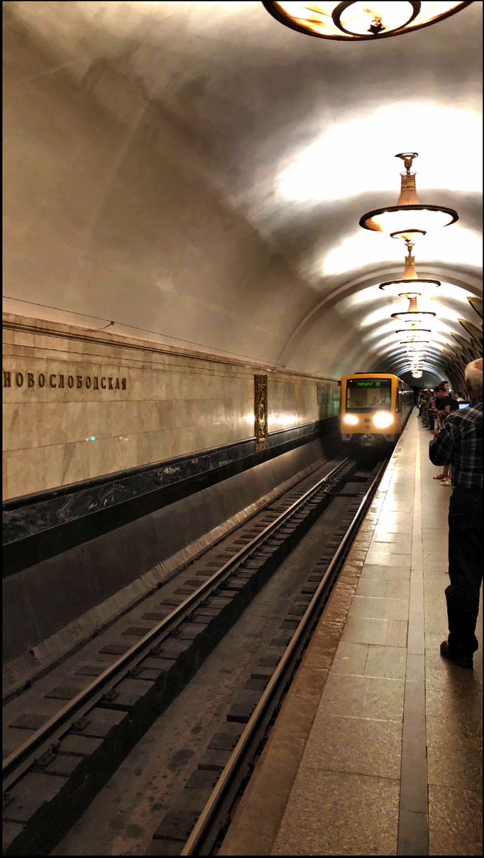2018 | Moskau, Metro: Warten auf den nächsten «Anschluss».