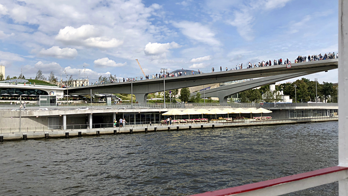 2018 | Moskau, Flussrundfahrt | Moskwa, moderne Aussichtsplattform.