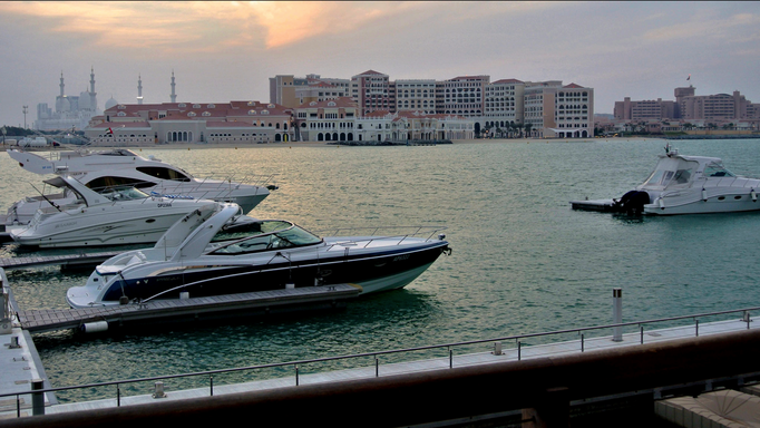 2013 | AbuDhabi: «Qaryat Al Beri»: Shangri-La Hotel. Blick auf «The Ritz-Carlton Abu Dhabi Grand Canal».