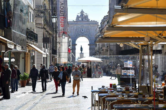 Lissabon '16 | Die «Rua Augusta» ist eine Strasse im Zentrum Lissabons. Sie führt von der «Praça do Comércio» etwa 550 m in nördlicher Richtung zur «Praça de D. Pedro IV (Rossio).