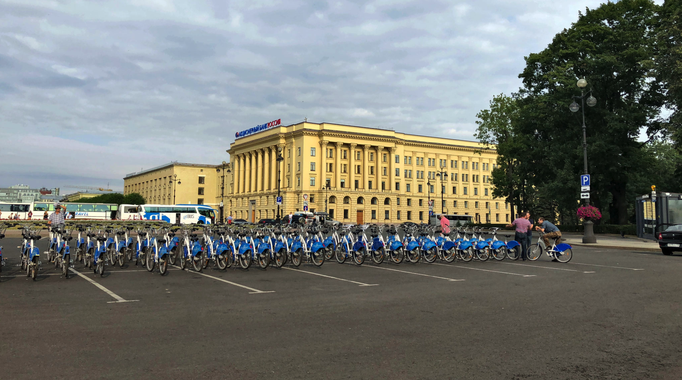 2018 | St. Petersburg | Rastrelli-Platz | Vor dem Smolny-Institut.