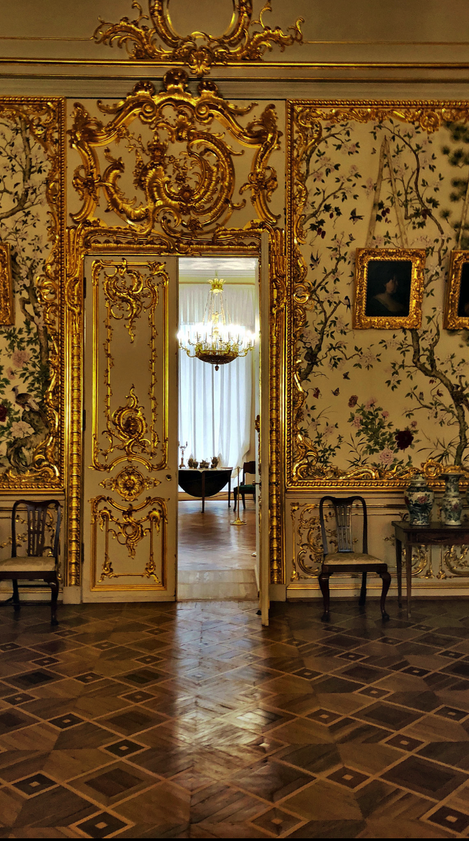«Pushkin» '18 | Katharinenpalast: Wieder ein Blick in einen Nebenraum.