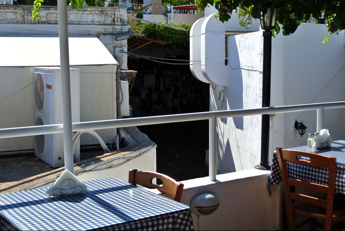 Rhodos '13 | Lindos: In einem der unzähligen Dachterrassen-Restaurants.