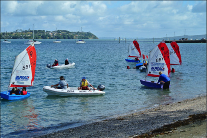 2014 | NZ Nordinsel | Auckland, Bucklands Beach, «Half Moon Bay»: Obligatorischer Segelunterricht für Primarschüler:innen.