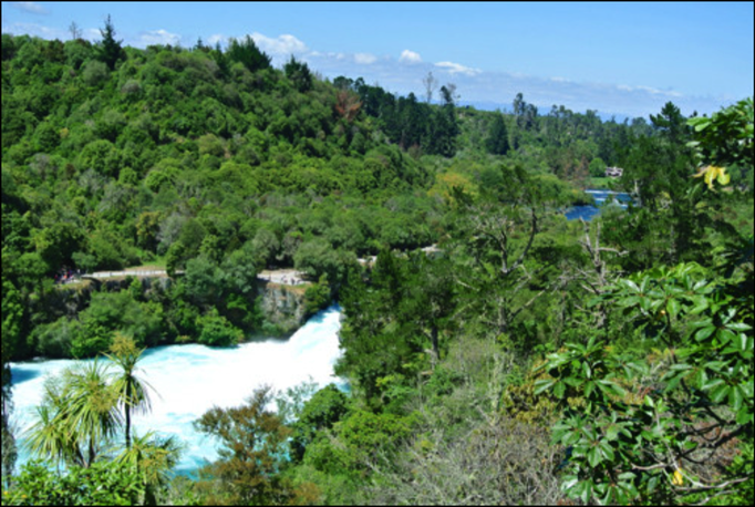 2014 | NZ Nordinsel | «Huka Falls», Taupo, Waikato River: Unweit seines Ursprungs im «Lake Taupo». Kaskade von Wasserfällen. Fallhöhe rund 11 m.