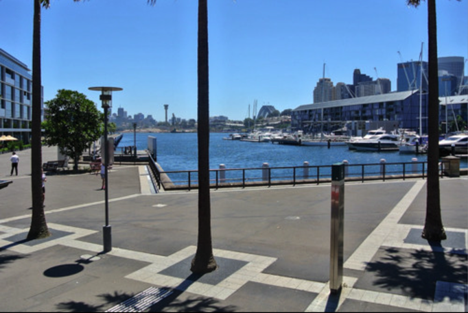 Australien '14 | Sydney, New South Wales: «Darling Harbour». Edel-Apartments mit Anlegeplatz direkt vor der Tür.