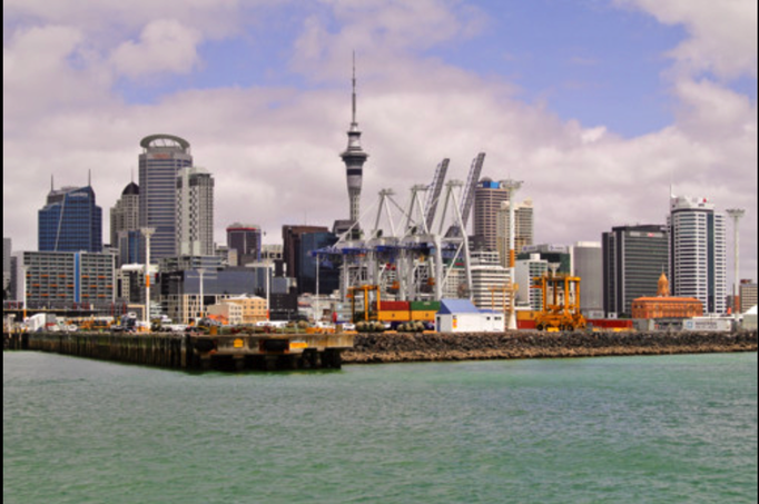 2014 | NZ Nordinsel | Auckland, «Hafenrundfahrt»: Skyline mit dem «Sky-Tower».
