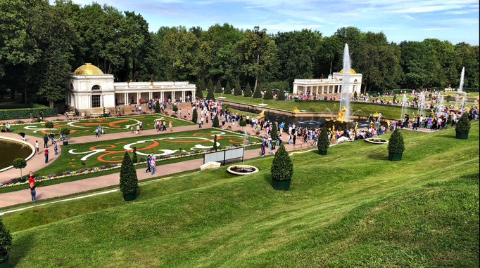 «Schloss Peterhof» '18: Wunderschön! - Aber auch hier fast unkontrollierter Massentourismus.