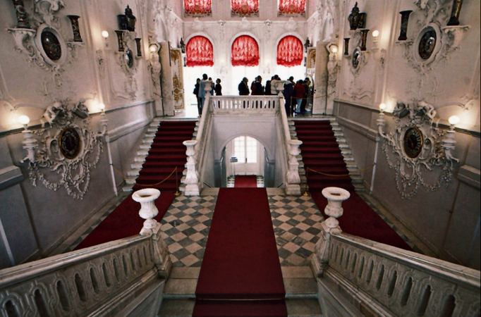 «Pushkin» '18 | Katharinenpalast: Über dieses beeindruckende «Treppenhaus» gelangen die Besucher in die Prunk- und Privaträume der Zaren.