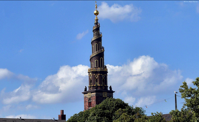 Kopenhagen '21 | «Frelsers Kirke». Die evangelisch-lutherische «Erlöserkirche» ist eine Barockkirche bekannt durch den spiralförmigen Turm und ihr Glockenspiel.