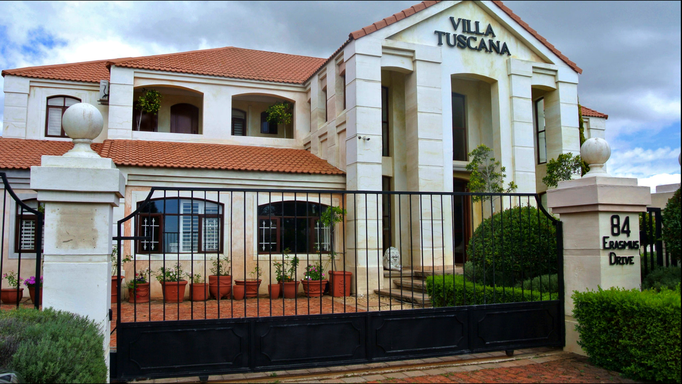 2013 | Südafrika | Port Elizabeth: «Villa Tuscana», etwas ausserhalb der Stadt. Aber für diesen Hit lohnt «es» sich allemal! Einfach nur super!