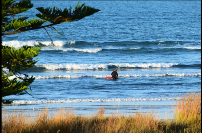 2015 | Neuseeland | «Ohope Beach», Whakatane, Bay of Plenty: «Torpedo Fishing». 2-3 km «draussen» wird der Haken vom Torpedo gelöst - das Fischen beginnt.