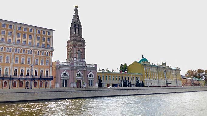2018 | Moskau, Flussrundfahrt | Moskwa-Stimmungsbild bei der «Vorbeifahrt».