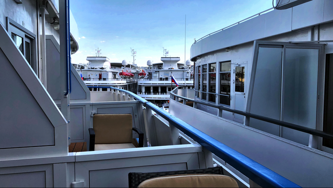 2018 | St. Petersburg | MS Excellence Katharina | unsere Bleibe für 10 Tage | Im Hafen «Schiff neben Schiff».