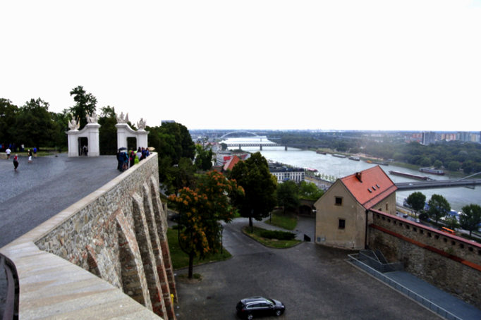 2013 | Fahrradtour Passau-Budapest-Passau, Bratislava: Blick von der «Pressburg» auf die Donau.