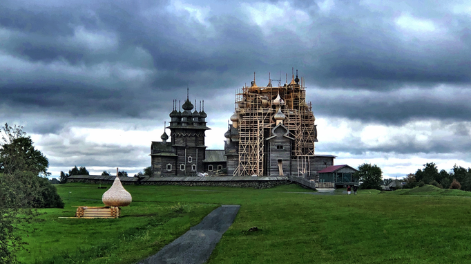 2018 | Kishi | Verklärungskirche | Sommerkirche, rechts.