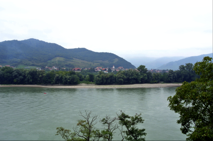 2013 | Fahrradtour Passau-Budapest-Passau, Dürnstein: Blick über die Donau in die Wachau.