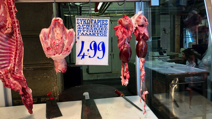 Athen '17 | «Central Market». Athens berühmter Fleisch- und Fischmarkt. Manchmal für uns ungewohnte «Produktpräsentationen».