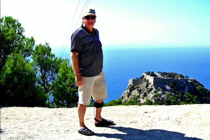 Rhodos '13 | Monolithos: Die Byzantiner errichteten etwa 1,5 km südwestlich des heutigen Ortes eine Feste, die 1467 von den Johannitern erweitert und nie eingenommen wurde.