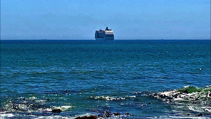 2019 | Kapstadt | Foreshore, «Mouille Point Promenade»: «Kreuzfahrer» unterwegs ...