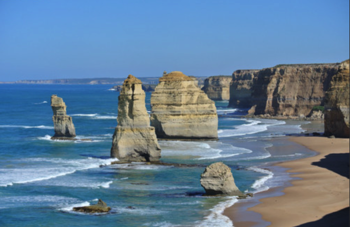 Australien '14 | Great Ocean Road, Victoria: «Twelve Apostles». Aus Kalkstein, im Meer stehend, bis 60 m hoch. Touristen-Magnete.