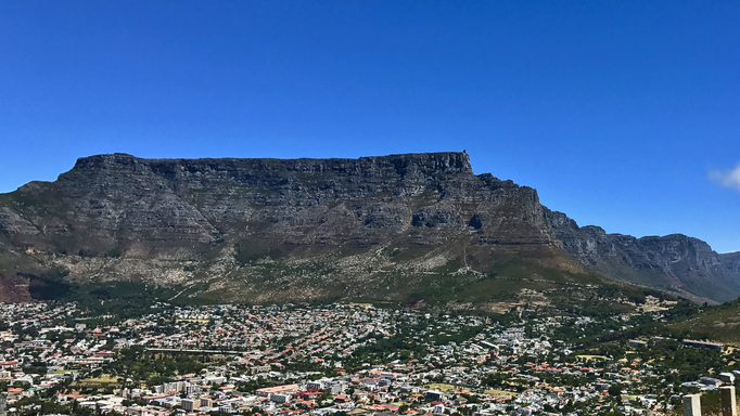 2017 | Kapstadt | «Signal Hill»: Zuoberst ist man fast auf Augenhöhe mit dem Tafelberg.