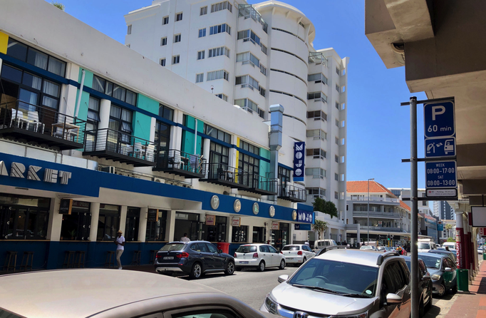 2019 | Kapstadt | Sea Point, «Mojo Market & Hotel»: Angesagter Lifestyle-Markt mit unzähligen Imbissbuden «aus aller Welt» und originell/günstiges Hotel.