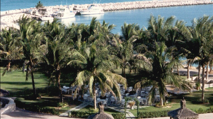 1990 | Dubai | Jebel Ali Beach Hotel: «Terrassenblick» auf den Hotel-eigenen Jachthafen.