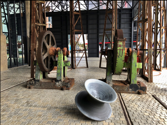2019 | Kapstadt | Waterfront, Silo-Komplex, «Zeitz Mocaa» Museum of Contemporary African Art. «Kreisel-Sessel» als Blickfang. Und zum Ausruhen.