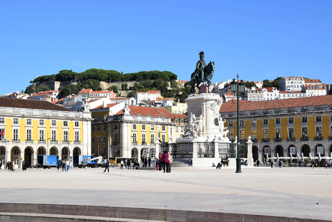 Lissabon '16 | Der «Praça do Comércio» gehört neben dem «Rossio» und der «Praça da Figueira» zu den drei wichtigsten Plätzen innerhalb der «Baixa Pombalina», des aufgrund des Erdbebens von 1755 neu gebauten innerstädtischen Bereichs.