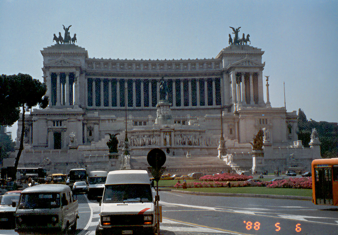 Rom '88 | Nationaldenkmal Viktor Emanuels II., umgangssprachlich auch Vittoriano oder Altare della Patria genannt.