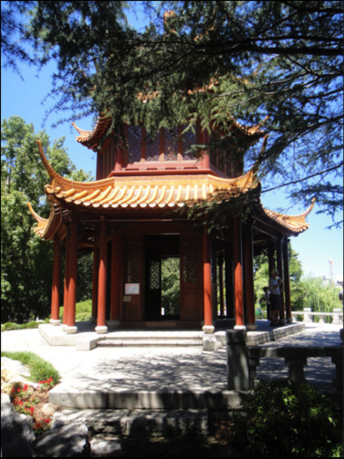 Australien '14 | Sydney, New South Wales: «Chinese Garden of Friendship». Viele verborgene Bänke und Wege. Schöne Wasserläufe. Teehaus.