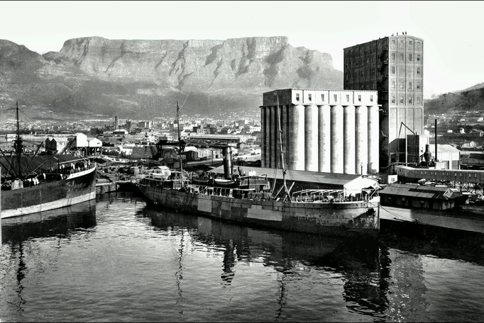 2019 | Kapstadt | Waterfront, «Zeitz Mocaa» Museum of Contemporary African Art:  Gebaut wurde der Getreidespeicher 1921. (Bild©Aargauer Zeitung)