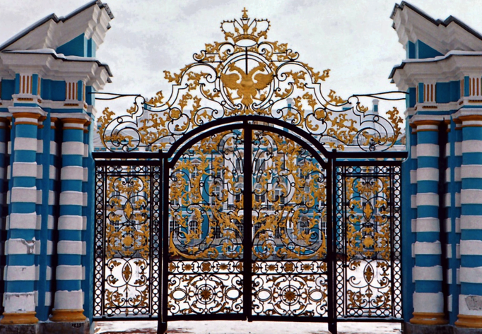 «Pushkin» '18 | Katharinenpalast: Das prachtvolle Tor zu den «Bediensteten-Gemächern». Ein Meisterwerk russischer Kunstschmiede.