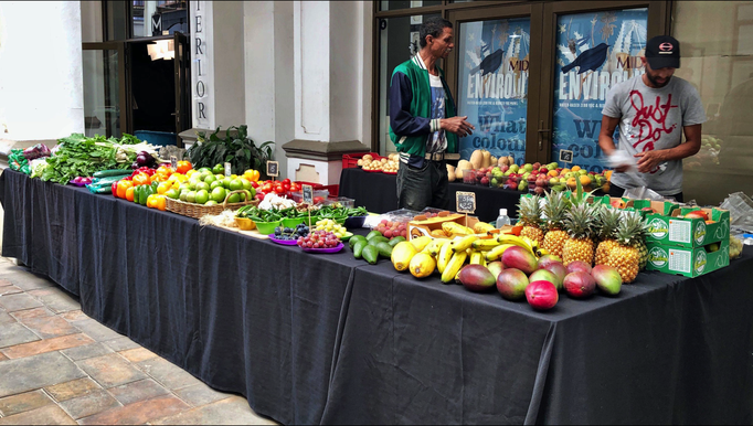 Kapstadt | Woodstock, «The Palms Lifestyle Centre», «Saturday Market: Unser bevorzugter Früchte-/Gemüselieferant.