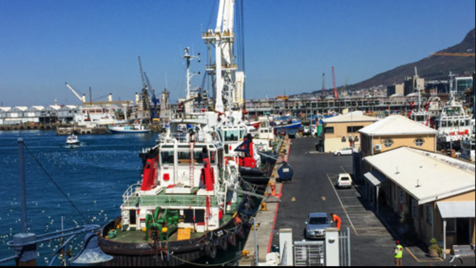 2016 | Kapstadt, V&A Waterfront | Typische Hafenstimmung.