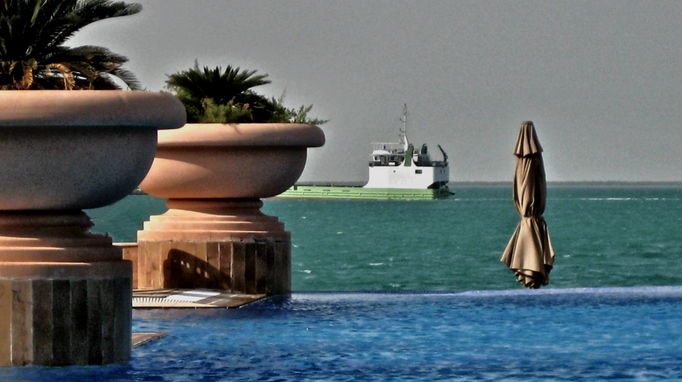 2007-2013 | «Poolsite», Al Raha Beach Resort: «Pool-Stimmung». Hellblau = Pool, grün-blau = Meer.