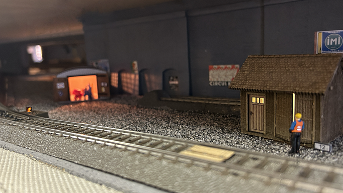 Einfahrt in 10-gleisigen Schattenbahnhof.