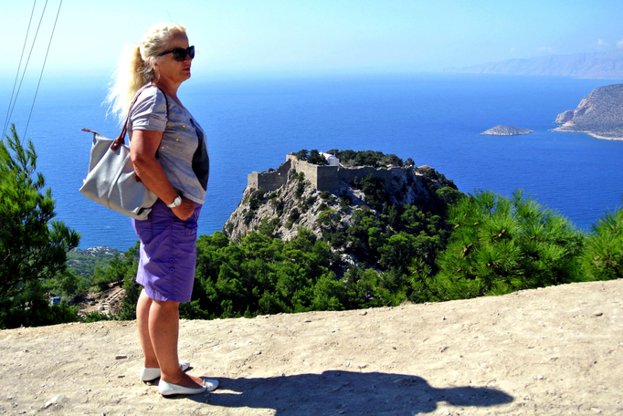 Rhodos '13 | Monolithos: Die Byzantiner errichteten etwa 1,5 km südwestlich des heutigen Ortes eine Feste, die 1467 von den Johannitern erweitert und nie eingenommen wurde.