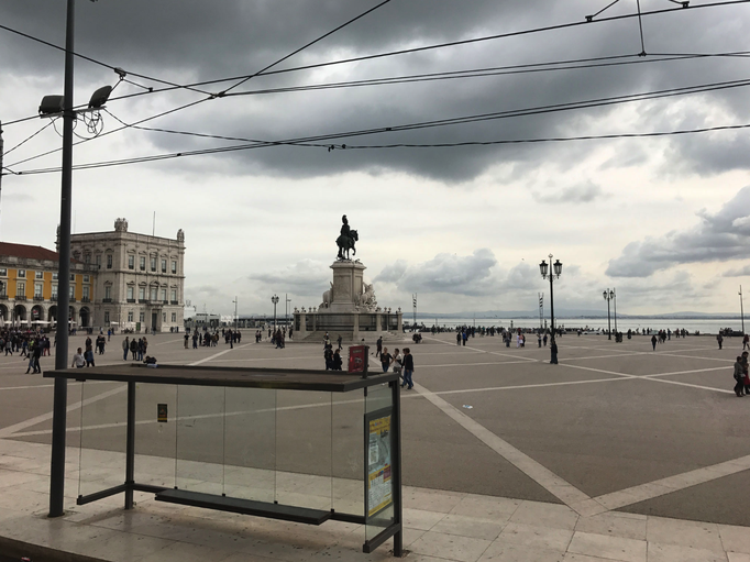 Lissabon '16 | Die «Praça do Comércio» gehört neben dem «Rossio» und der «Praça da Figueira» zu den 3 wichtigsten Plätzen innerhalb der «Baixa Pombalina», des aufgrund des Erdbebens von 1755 neu gebauten innerstädtischen Bereichs.