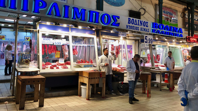 Athen '17 | «Central Market». Athens berühmter Fleisch- und Fischmarkt. Mit Obst- und Gemüseständen wie auch Restaurants.