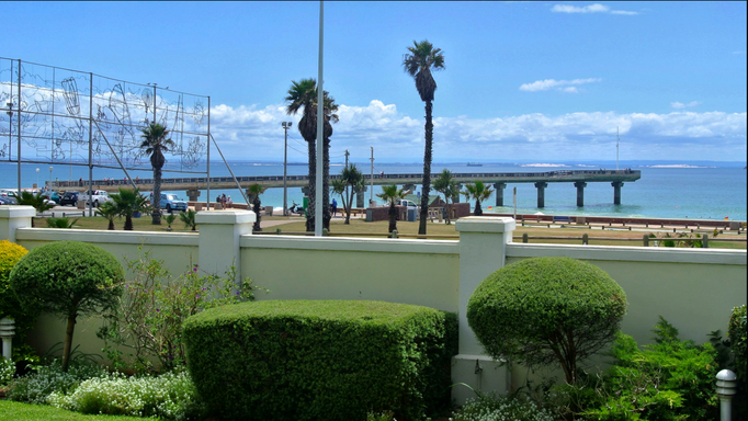2013 | Südafrika | Port Elizabeth, «The Beach Hotel»: Täglicher «Cappuccino» in unserem «1998er Hotel».
