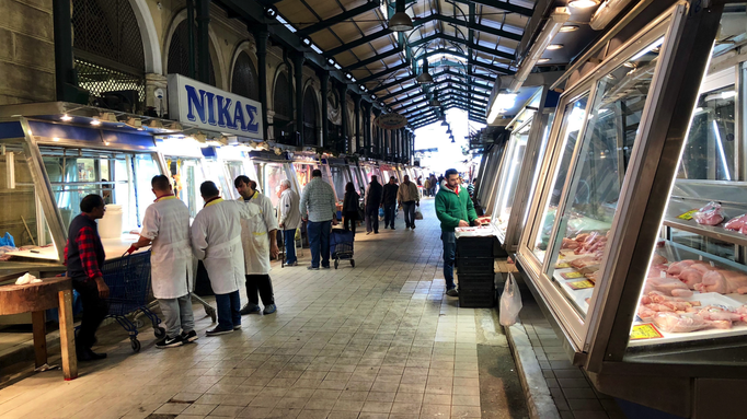Athen '17 | «Central Market». Athens berühmter Fleisch- und Fischmarkt. Mit Obst- und Gemüseständen wie auch Restaurants.