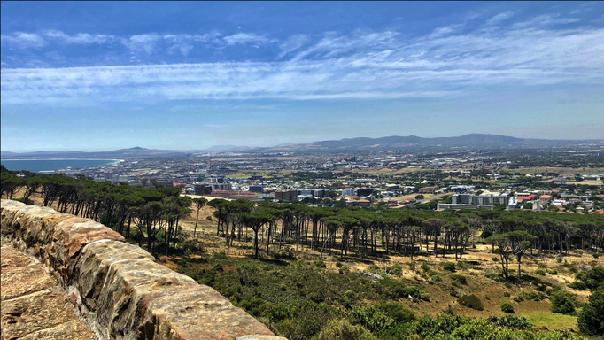 2019 | Kapstadt | Devil's Peak, «Cecil Hohn Rhodes Memorial»: «Terrassenblick» hinunter auf Kapstadt.